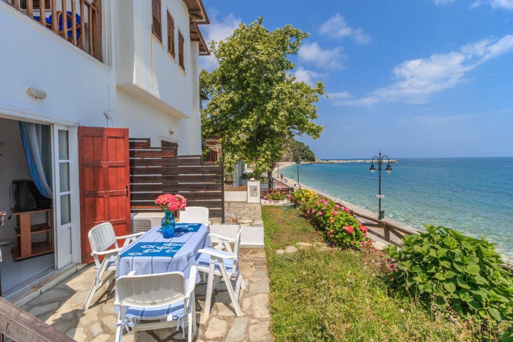 Agios Ioannis luxurious beachfront studio photo