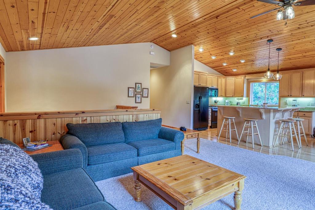 Inviting, Comfortable Mountain Home photo