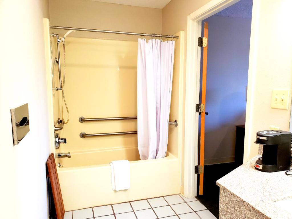 Motel 103 photo