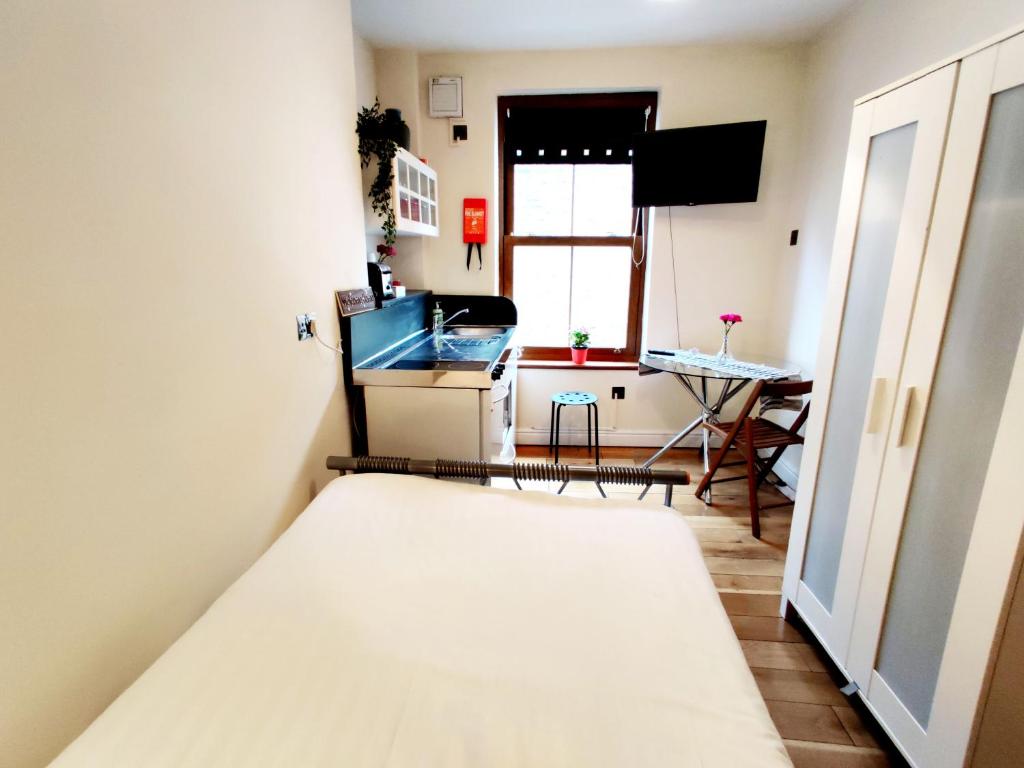 White's Row Resident photo