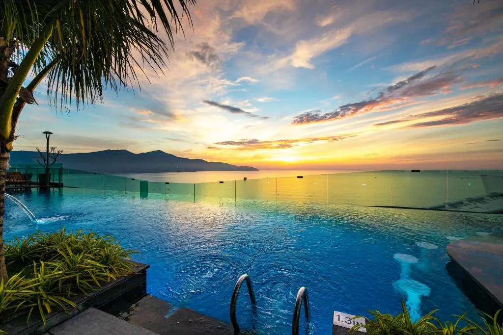 Sala Danang Beach Hotel, hotel in Da Nang