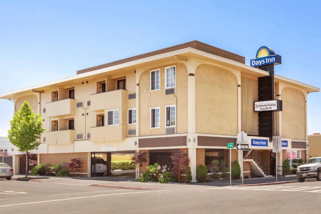Days Inn By Wyndham Eureka Ca Photo 31