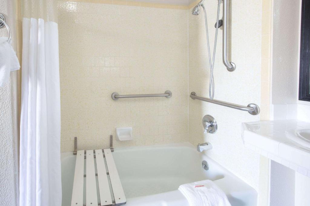 Days Inn By Wyndham Eureka Ca Photo 36