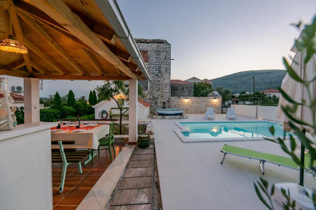 Seaside Villa Mia Trogir — Hotel in Trogir