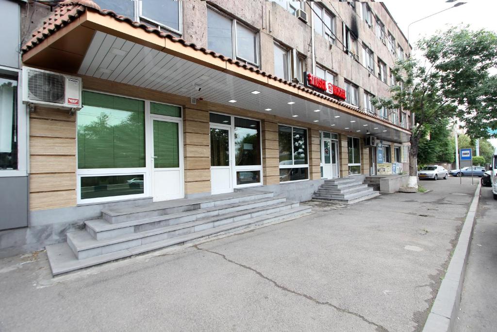 HOTEL N1