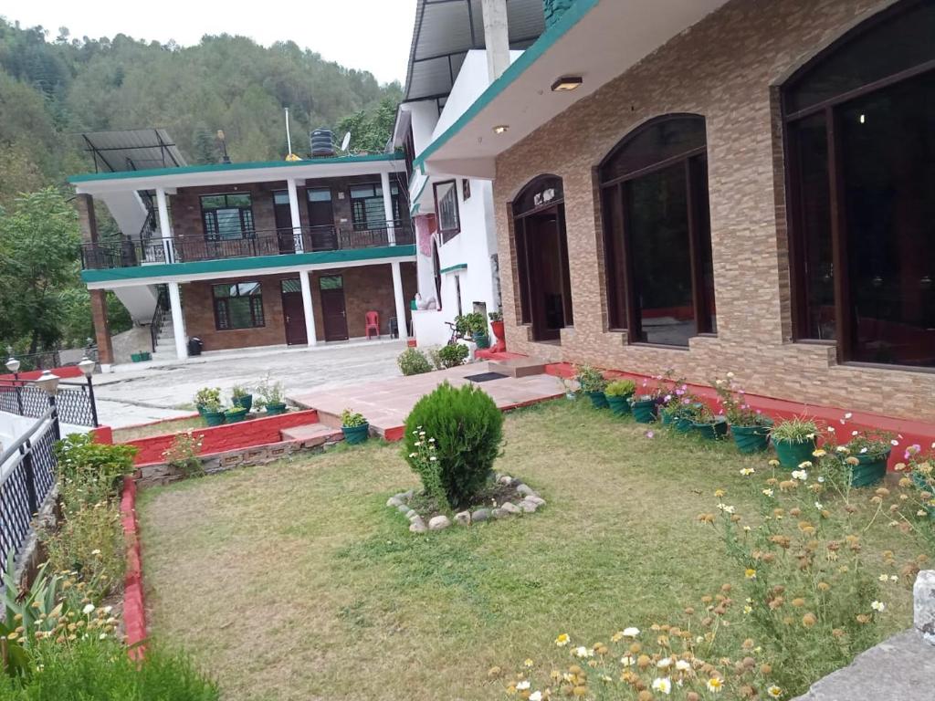 Holiday Resort River View — Hotel in Shimla
