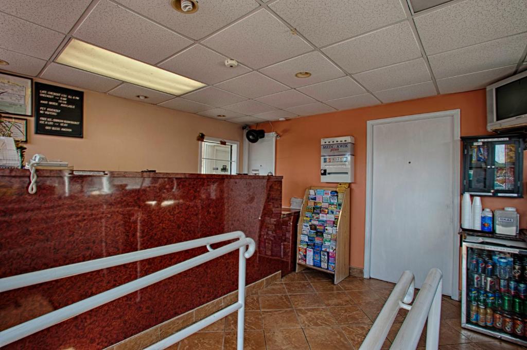 Economy Motel Inn and Suites Somers Point photo