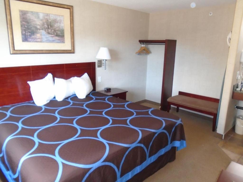 Super 8 By Wyndham Red Deer City Centre photo