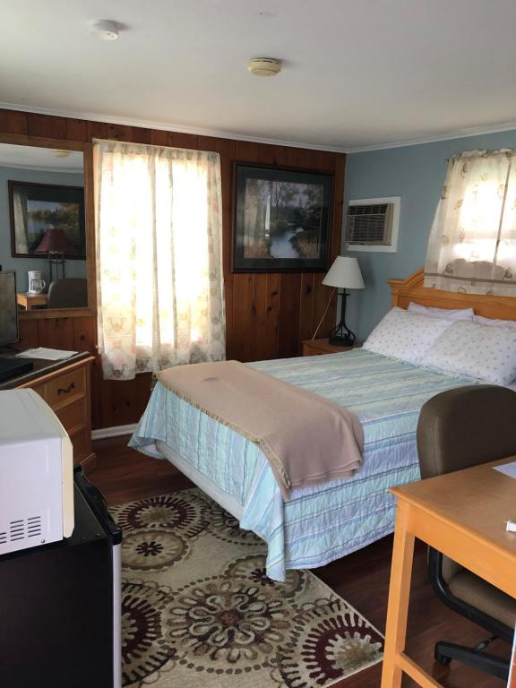 Hills Motel & Marina photo