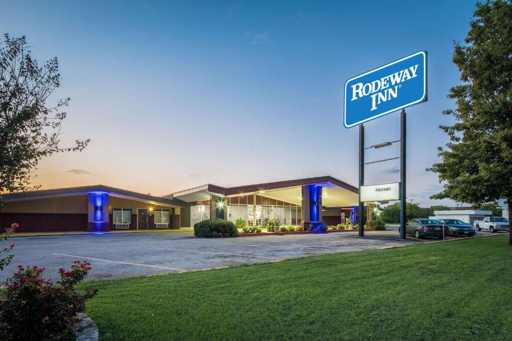 Rodeway Inn photo
