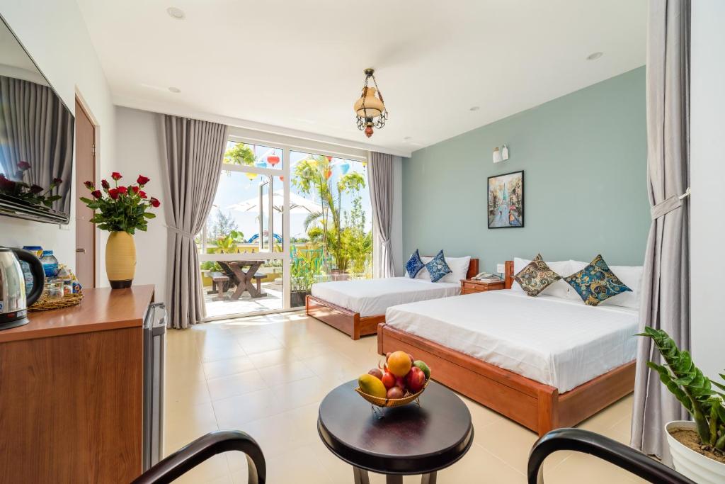 Private room at Hoi Ana Golden walls Homestay – Swimming pool