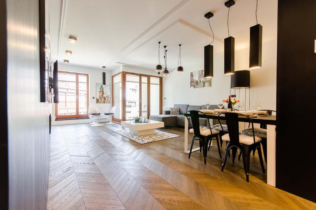 Central Kazimierz Apartment with balcony — Hotel in Kraków