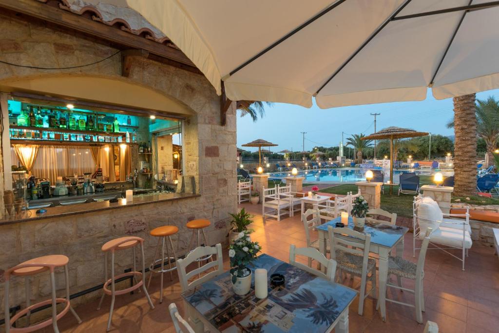 Restaurant, Danelis Studios & Apartments in Crete Island