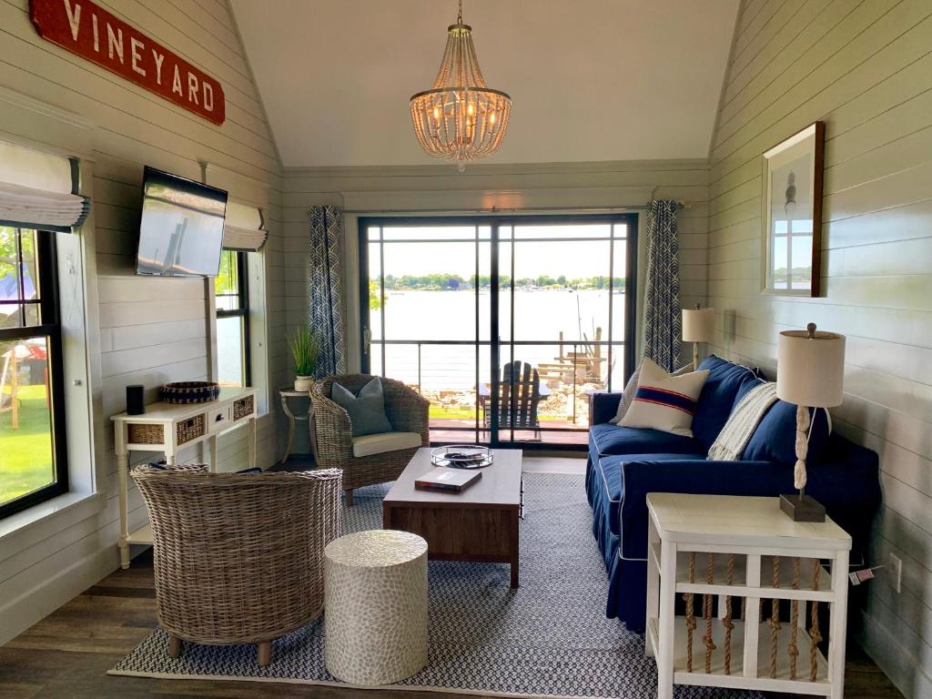 Harbor View Landing photo