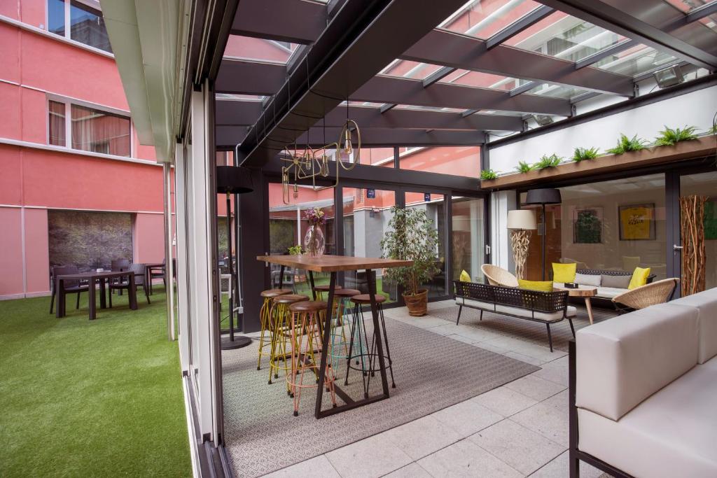 Husa Centric Photo 30