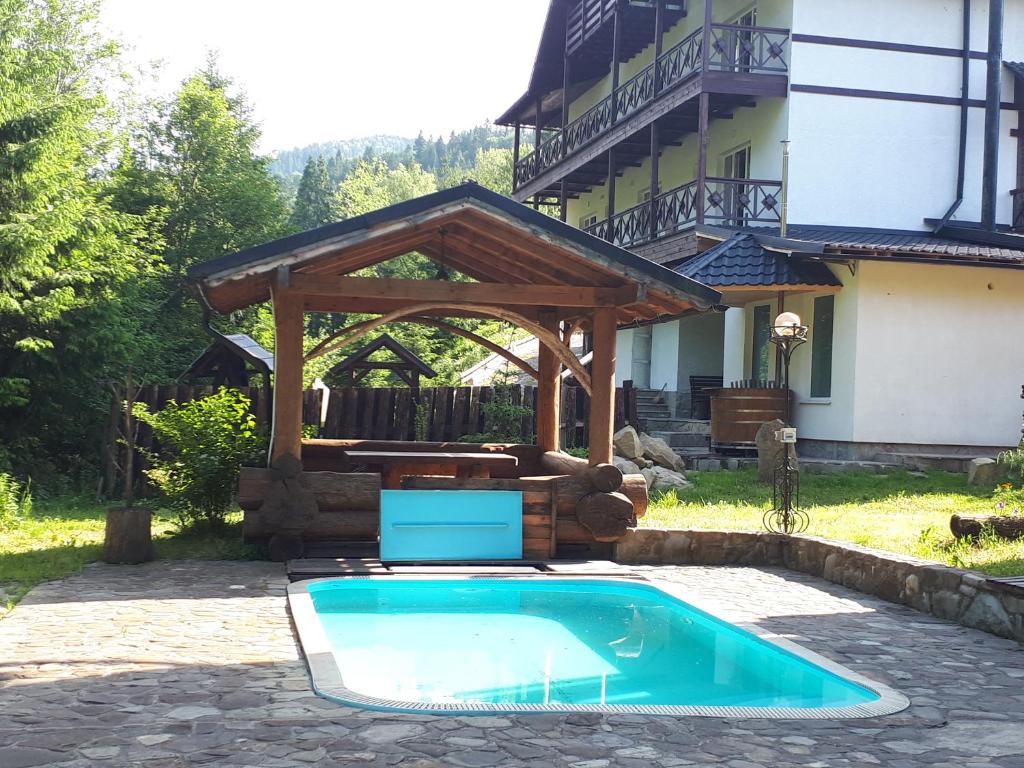 Котедж RIVER HILL — Hotel in Mykulychyn