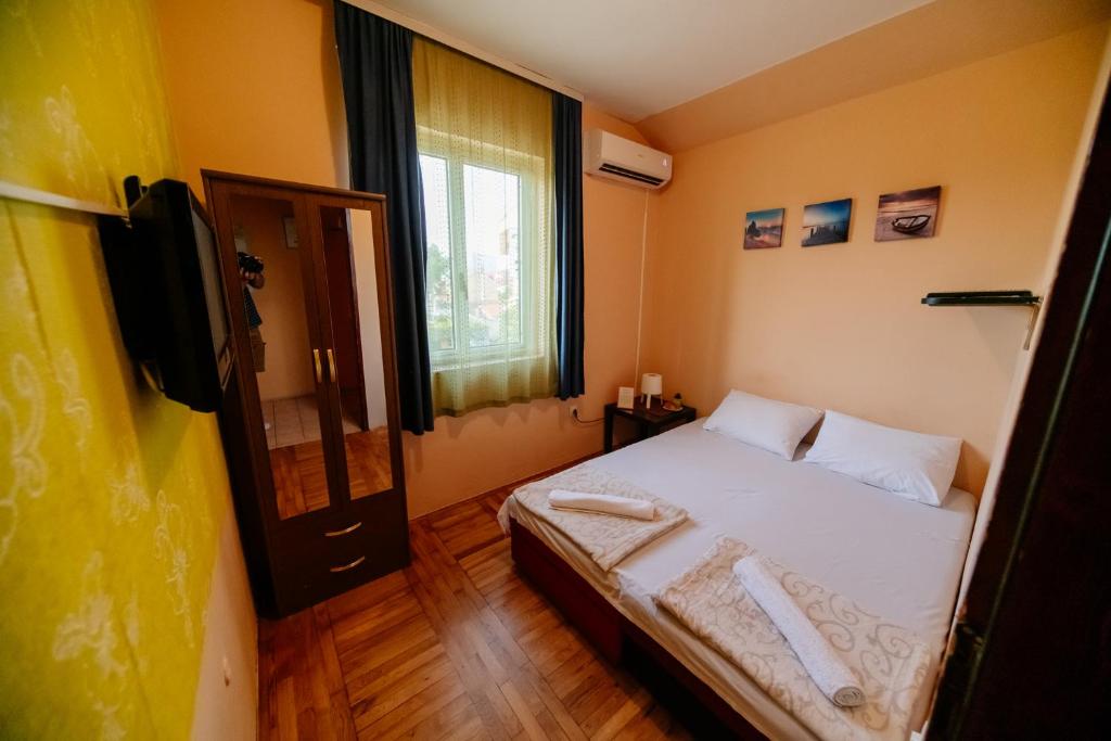 Explorer Podgorica - 5