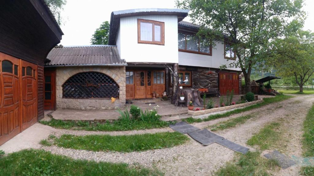 Karpaty_BEST — Hotel in Mykulychyn