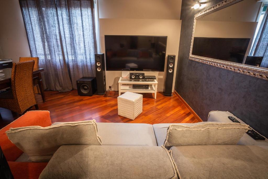 Cinematic Modern Flat, 100 mt da Ospedale - 3