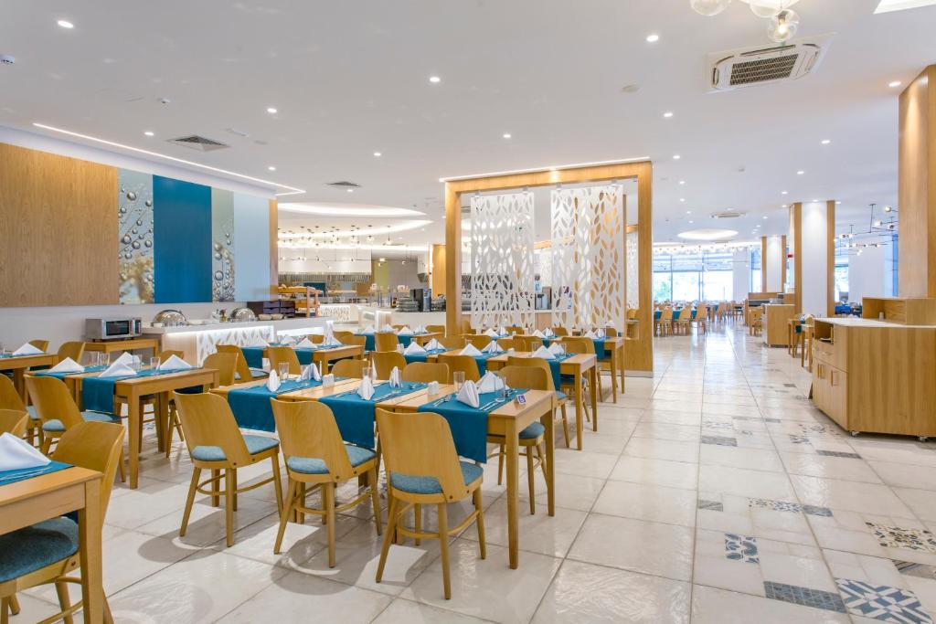 Astoria by Astoria Collection- All Inclusive & Private Beach Club — Restauracje i bary in Złote Piaski, Region Warna