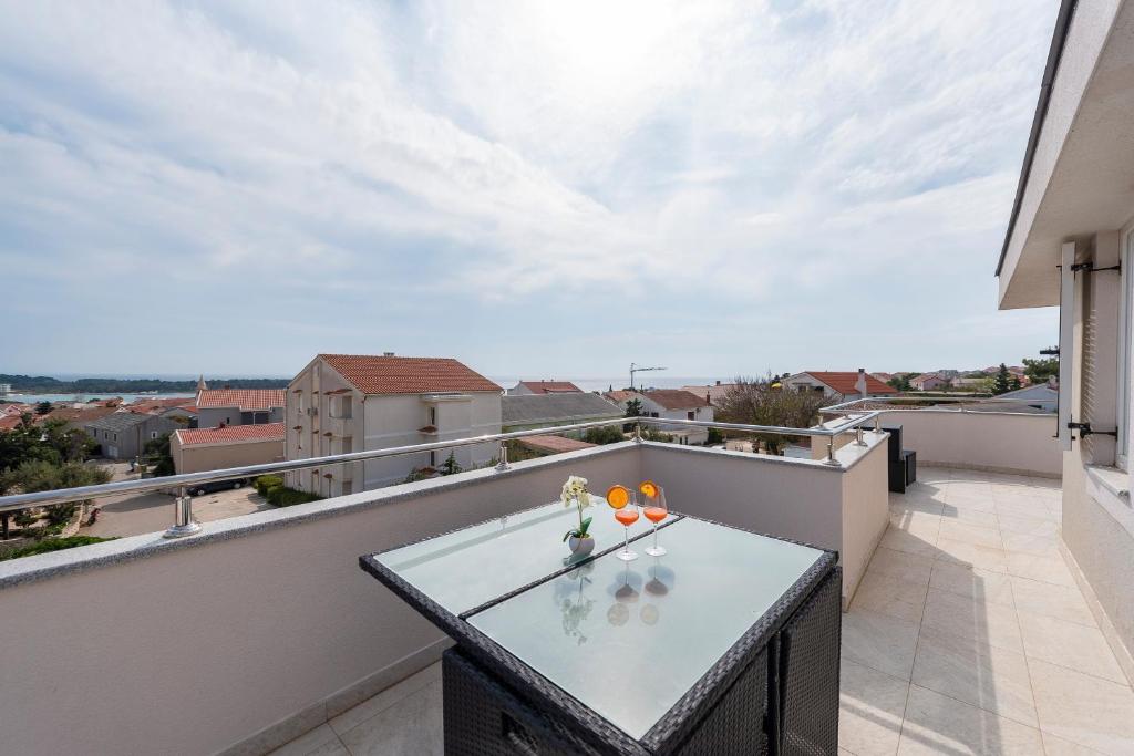 Beautiful penthouse for 8 close to city center 전경