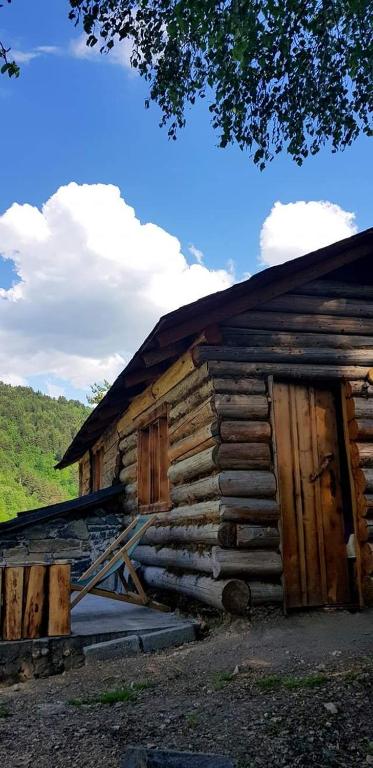 Heshkili huts Svaneti photo