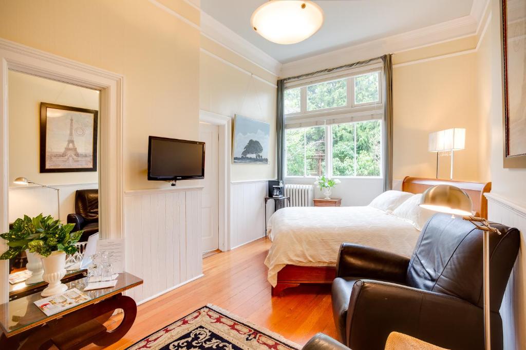 Fairholme Manor Inn photo