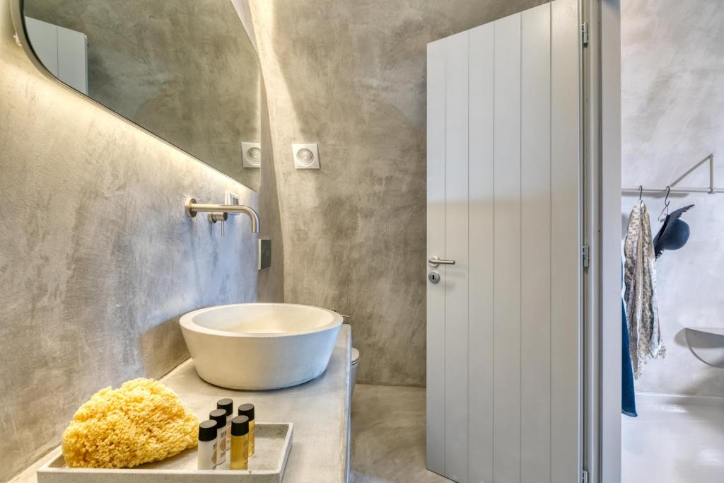 Marble Sun Villa with Jacuzzi by Caldera Houses photo