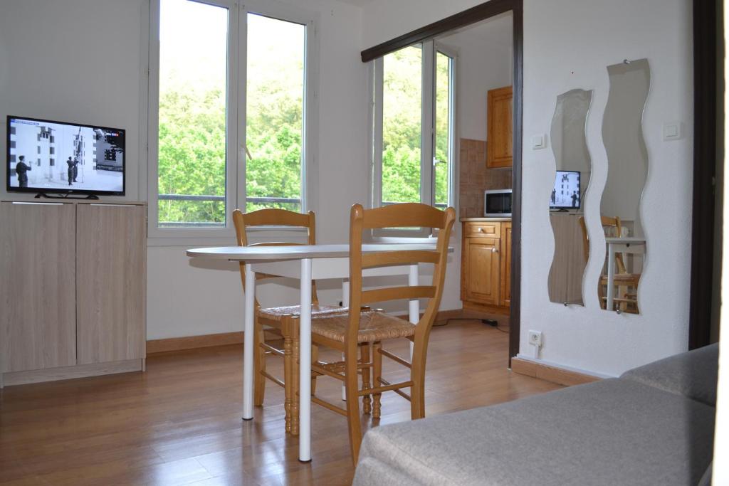Studio à 100 mètres des thermes vue sur montagne. - 2