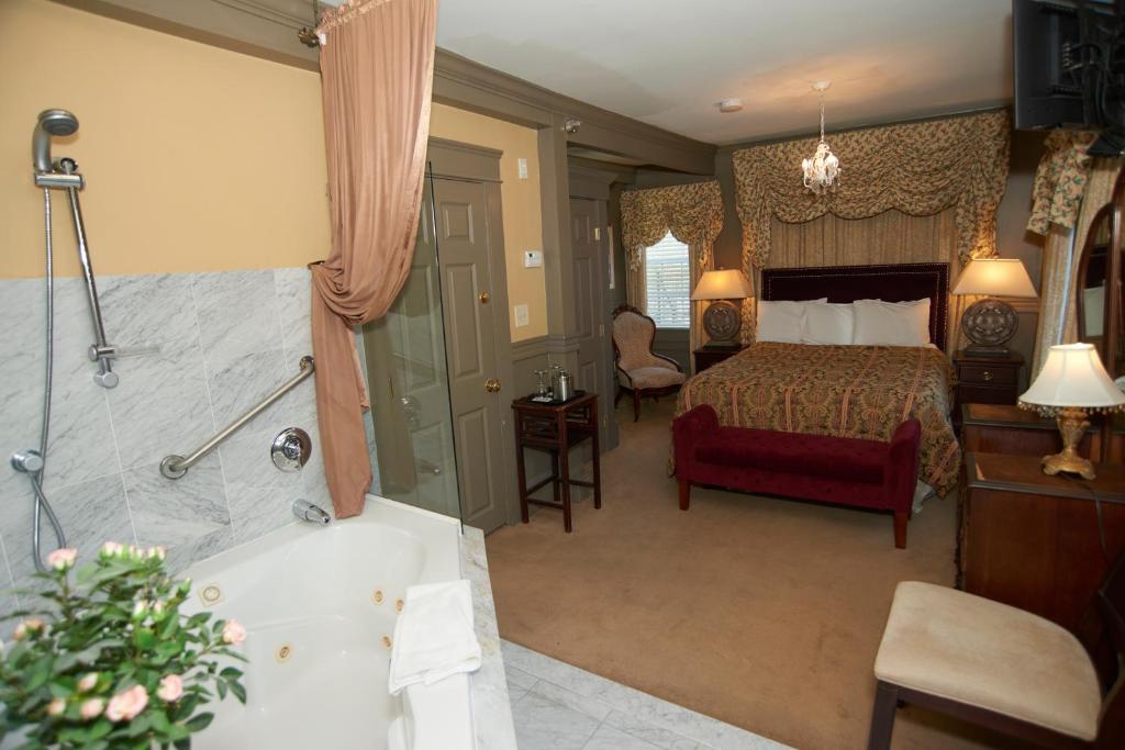 Bellevue Manor photo