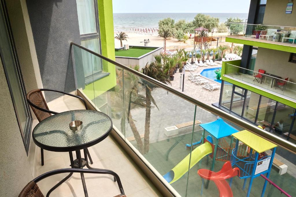 Red Apartament in Spa n Pool Beach resort, Mamaia Nord – Năvodari
