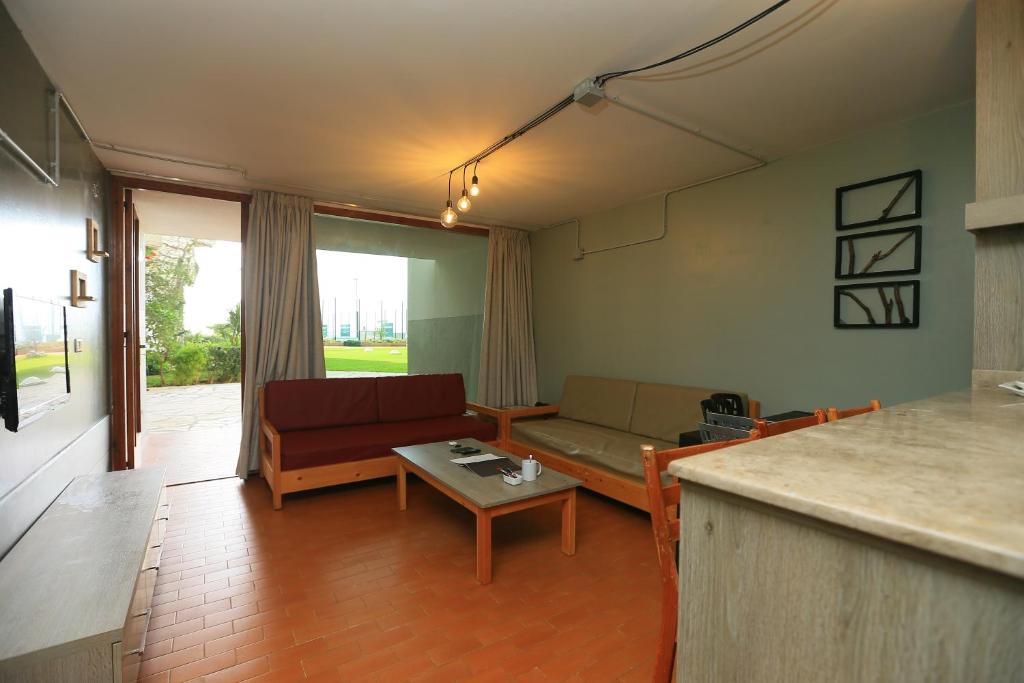 Bungalow with Garden View