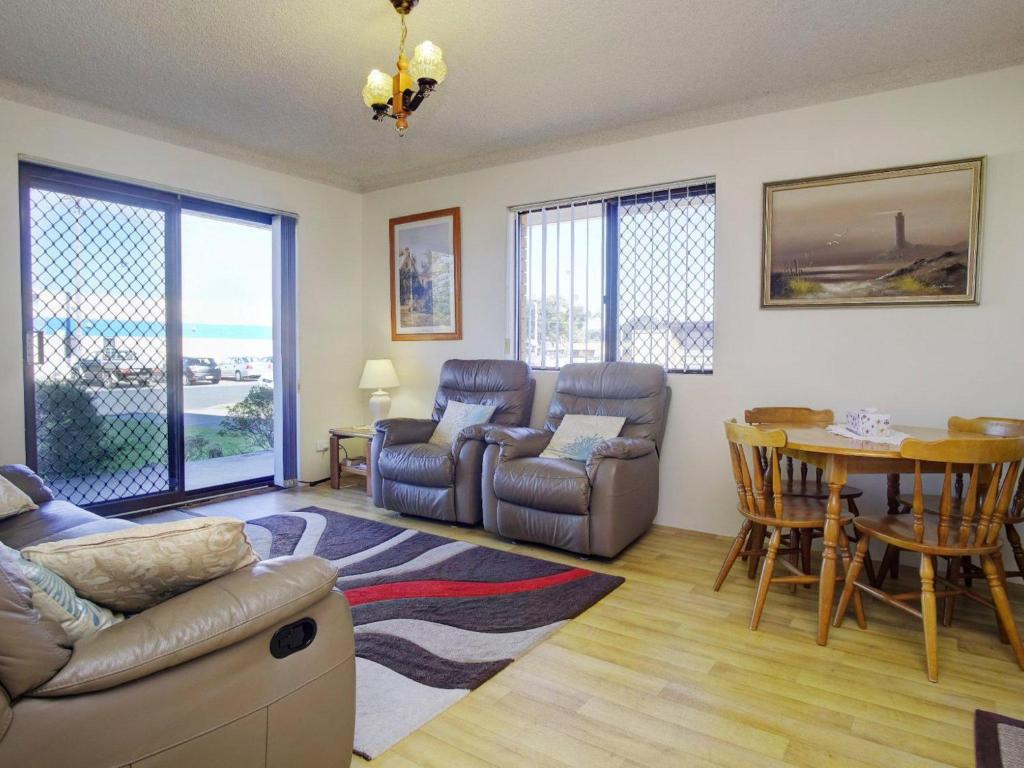 Seabreeze 6, Tuncurry