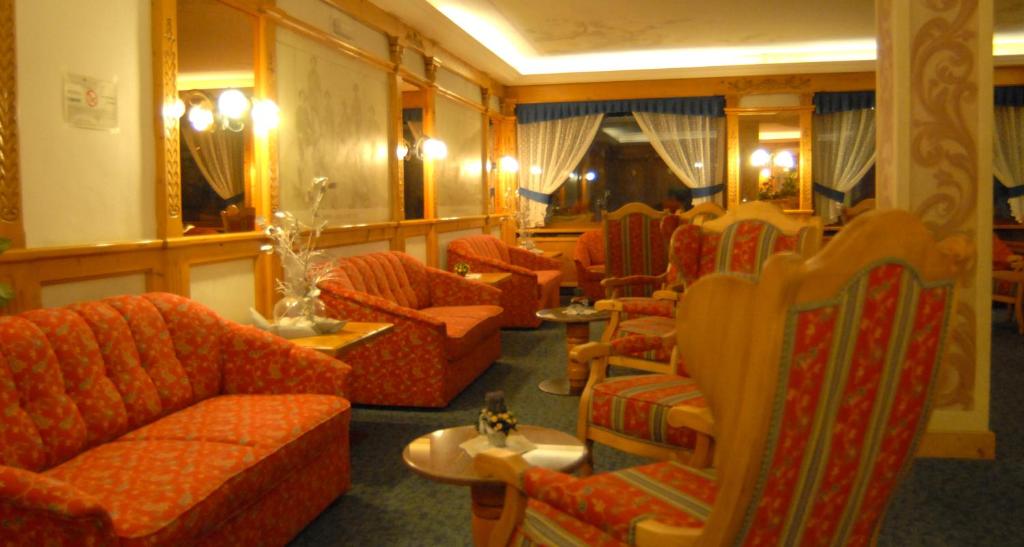 Shared lounge/TV area