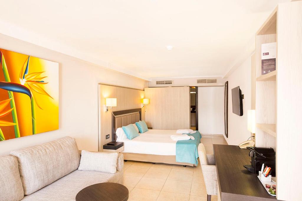 FERGUS Style Bahamas — Hotel rooms in Playa d'en Bossa, Balearic Islands