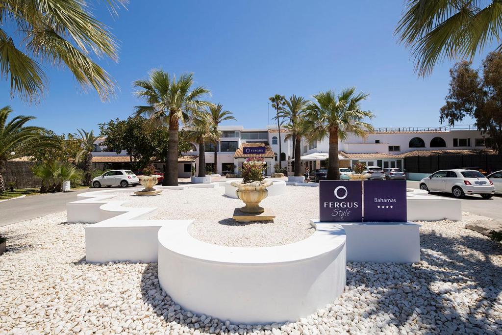 FERGUS Style Bahamas — Hotel building in Playa d'en Bossa, Balearic Islands