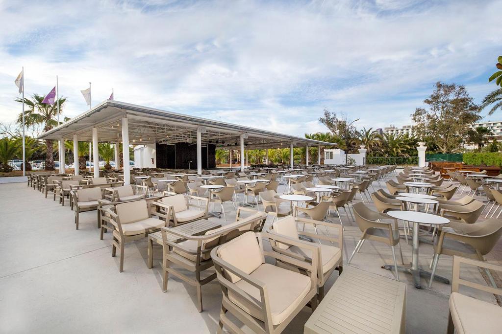 FERGUS Style Bahamas — Restaurant & bars in Playa d'en Bossa, Balearic Islands