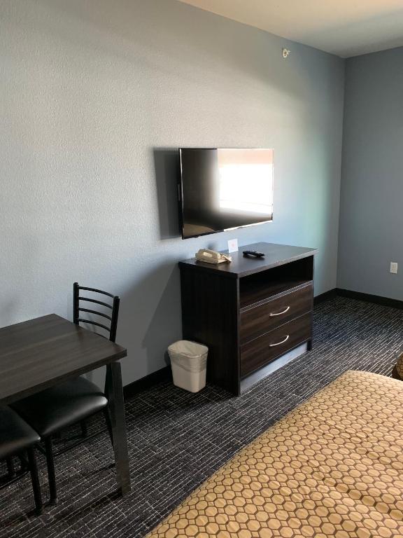 Scottish Inns and Suites Scarsdale photo