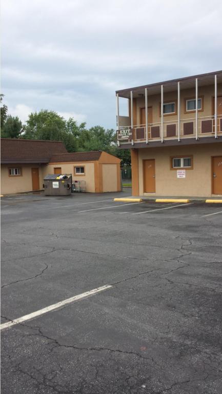 Hallmark Motel photo