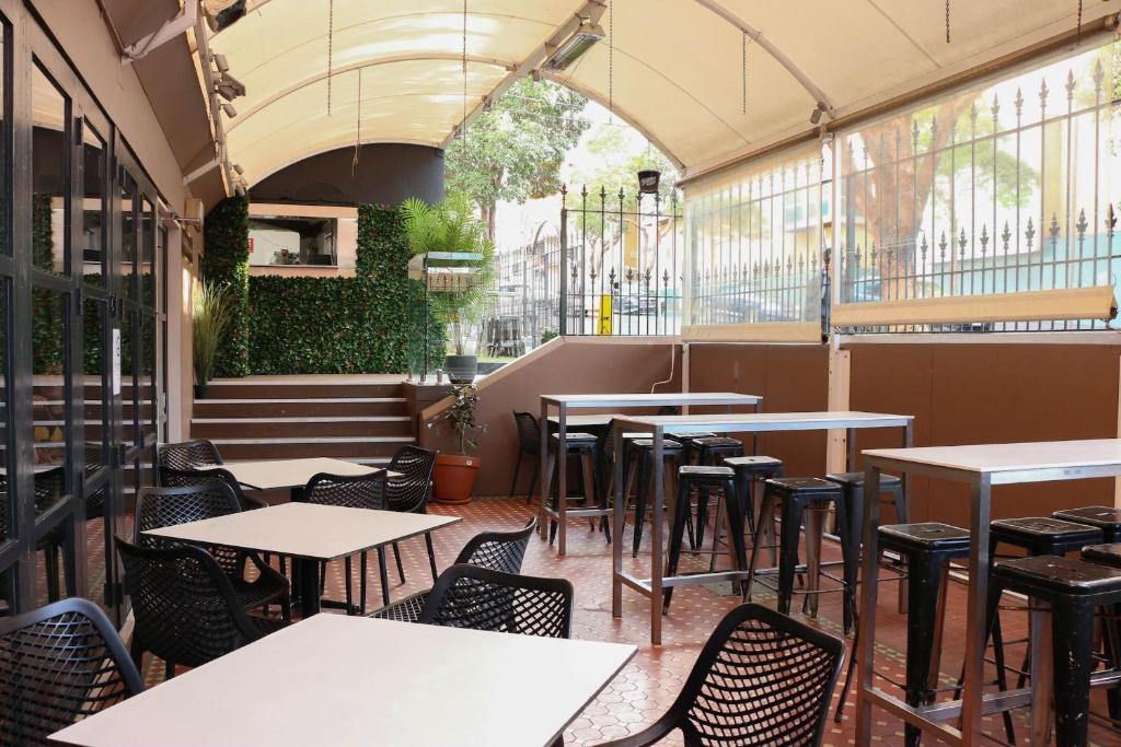 Bar/lounge, Glasgow Arms Hotel in Sydney