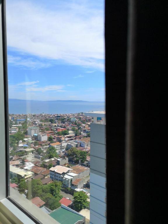NICE CORNER AYALA 1 bedroom condo at heart of DAVAO CITY with hi speed wi fi internet photo
