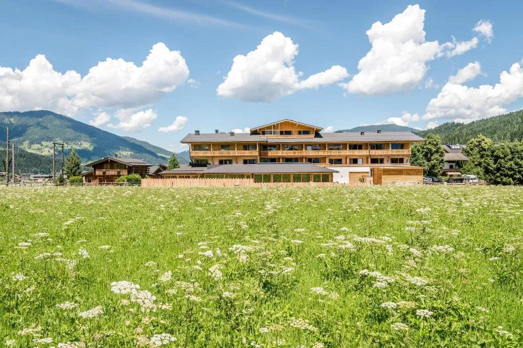 Almdorf Almlust, hotel in Flachau