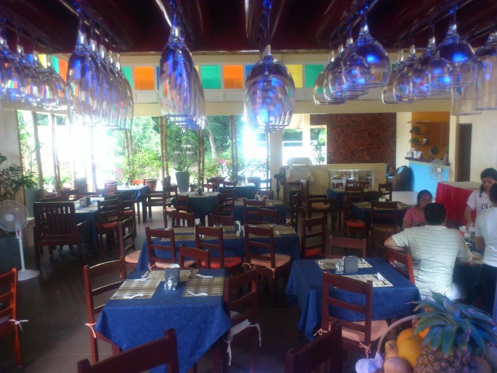 Restaurant, Blue Lagoon Inn & Suites in Palawan