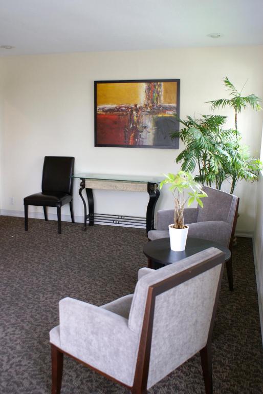 Anaheim Express Inn photo