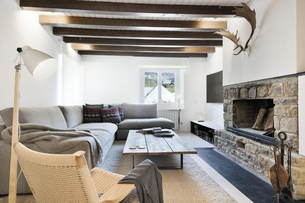 Luderna Casa Con Terraza Co De Brastet In Naut Aran Spain Reviews Prices Planet Of Hotels