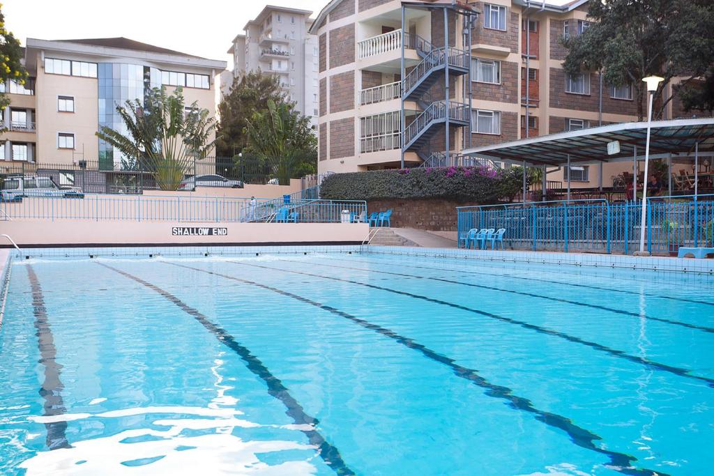 スイミングプール