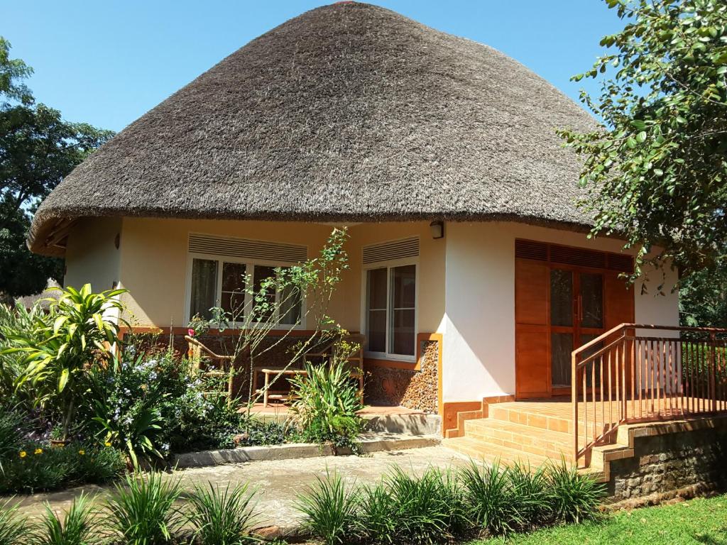 Brownstone Country Home — Hotel in Lira