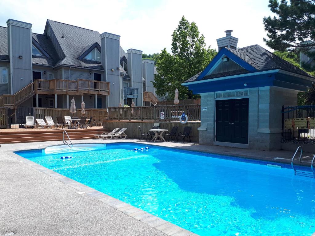 Condo 211 At North Creek Resort — Hotel in The Blue Mountains (ON)