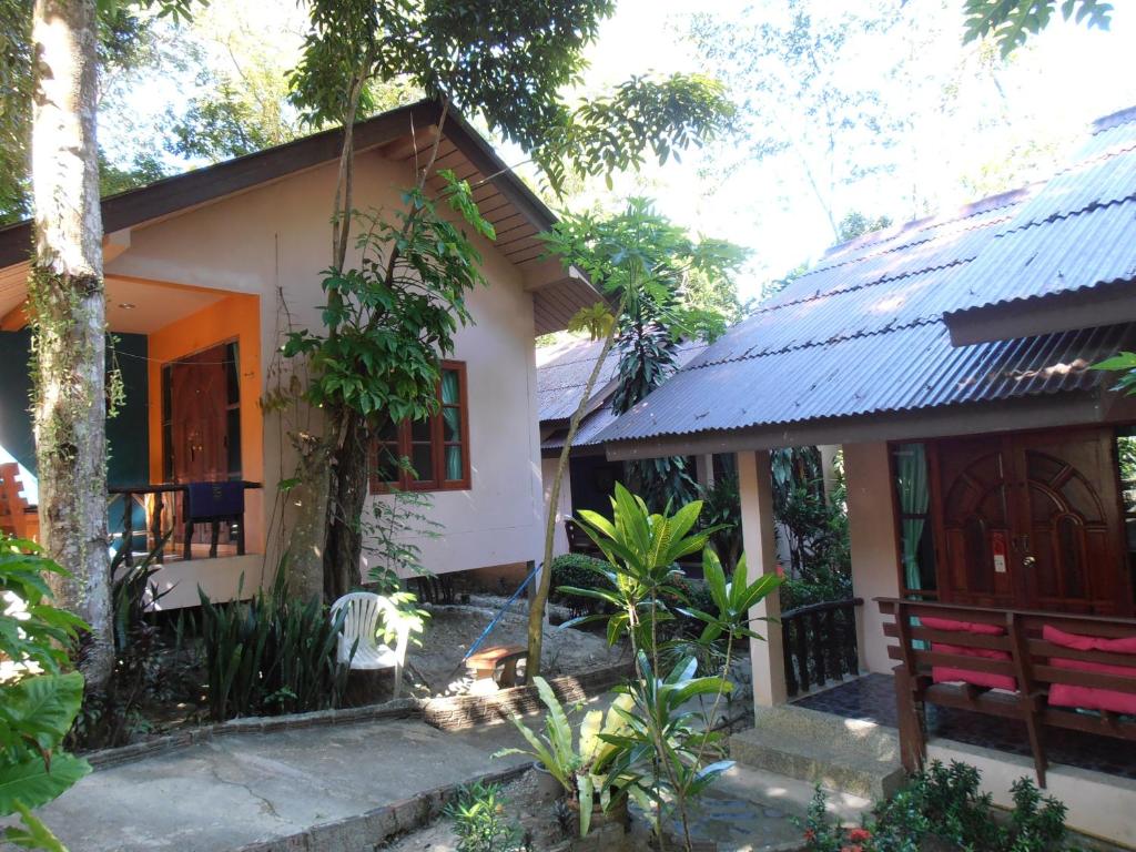 Entrance, Aonang Green Park Bungalow in Krabi