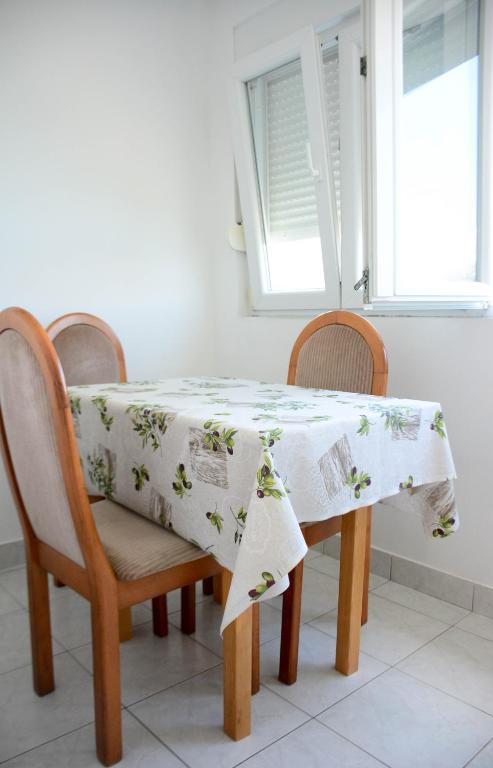 Apartmani prvi red do mora photo